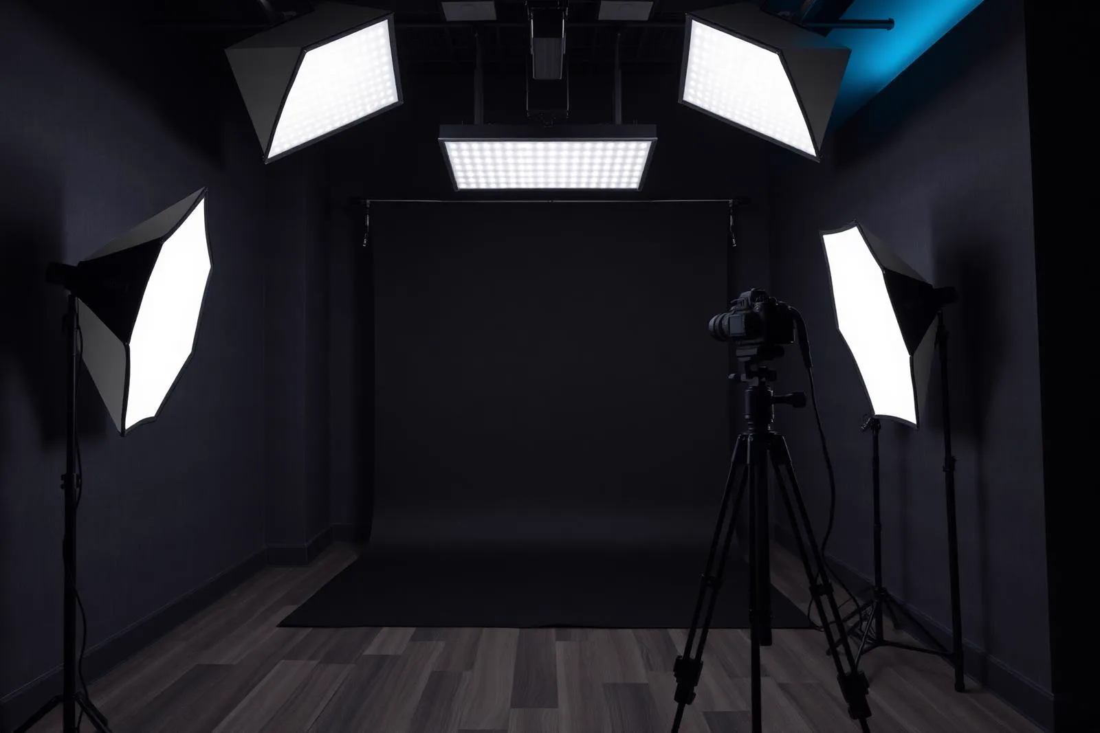 Interior do Studio Leandro Photografia com iluminação profissional